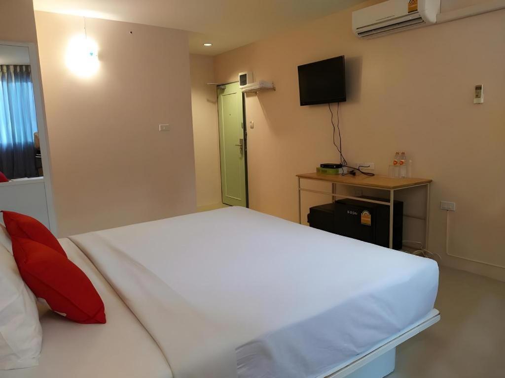 Bird Room Hotel - Pratunam Бангкок Экстерьер фото