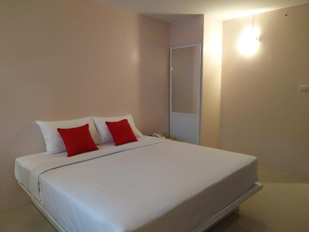 Bird Room Hotel - Pratunam Бангкок Экстерьер фото